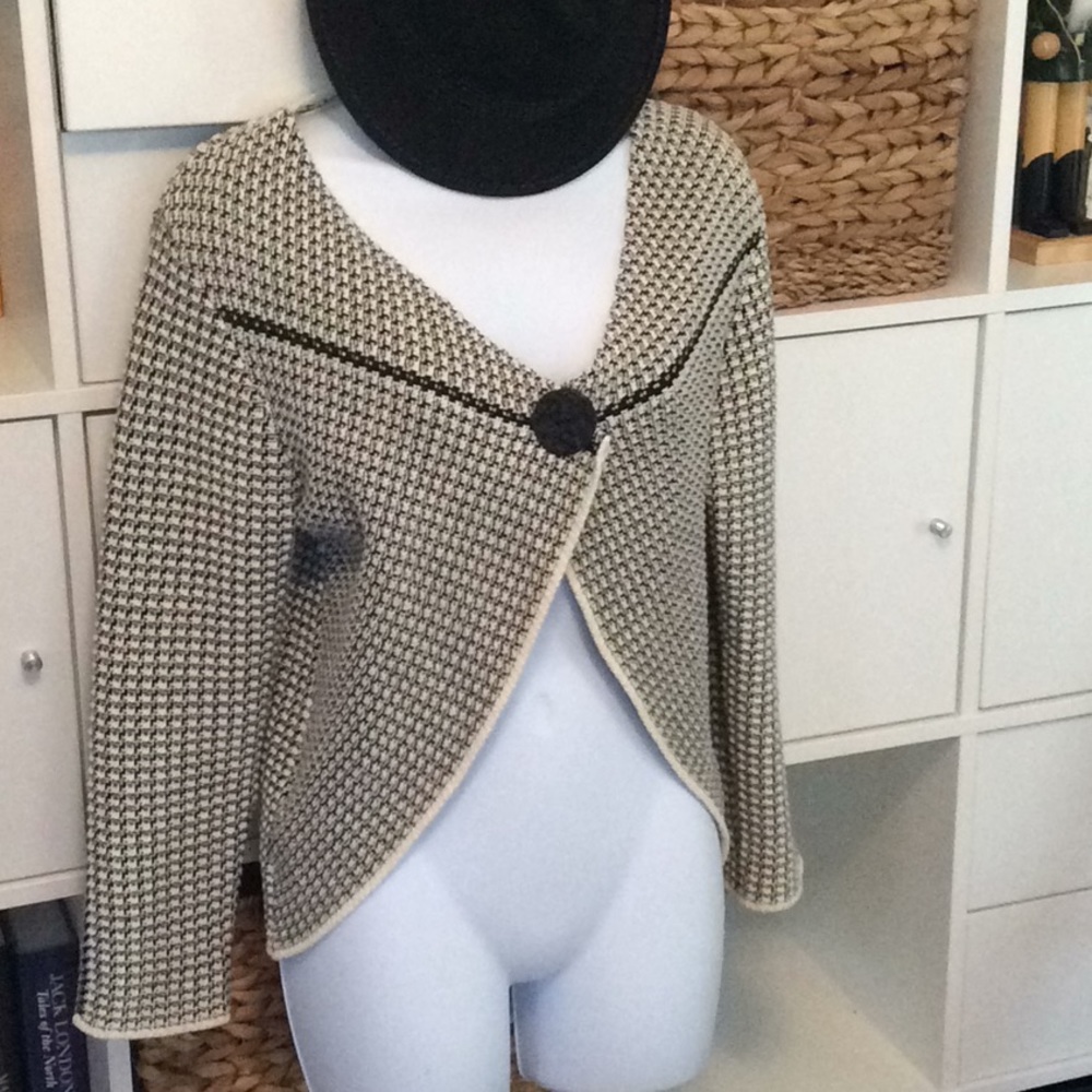Willow Black&White cotton blend shrug, EUC